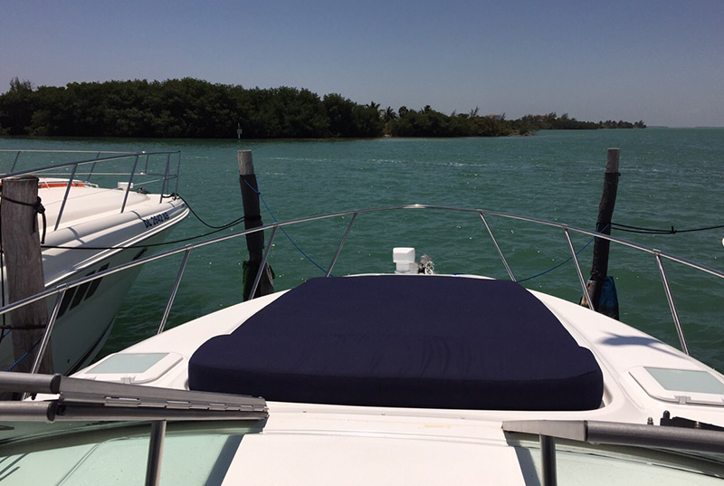 4 hours Cancun Yacht rental- Bayliner 30.5 ft - (6 people)  (Coming Soon)
