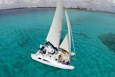 Renta de catamaran en Cancún para 13 personas