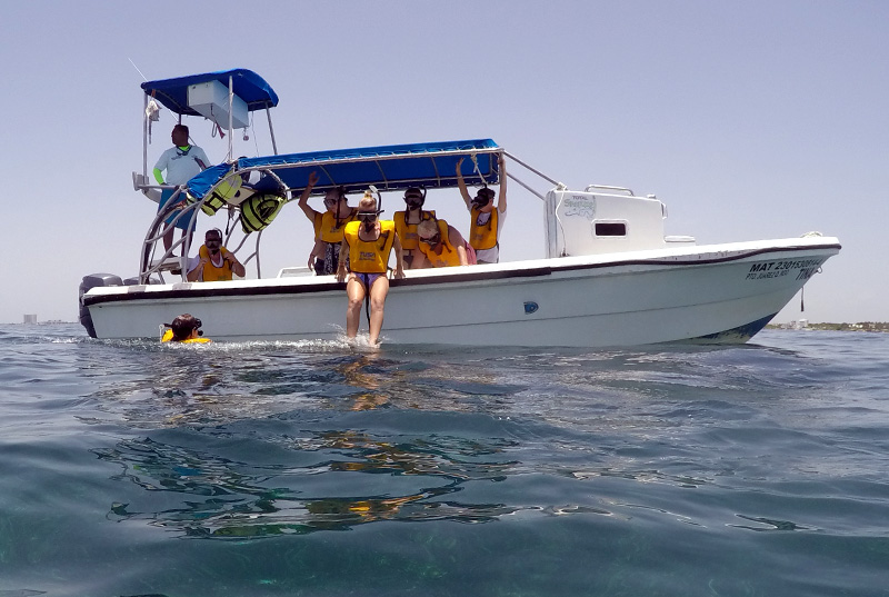 Boat snorkel in cancun