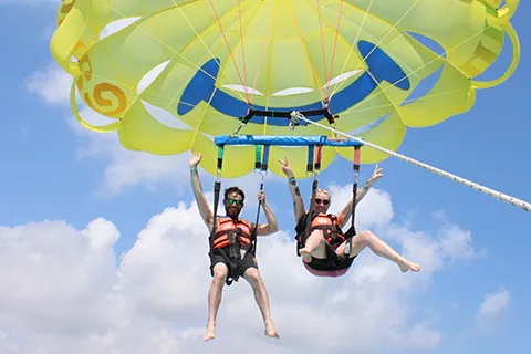 Parasailing en Cancún- Transportación GRATIS.
