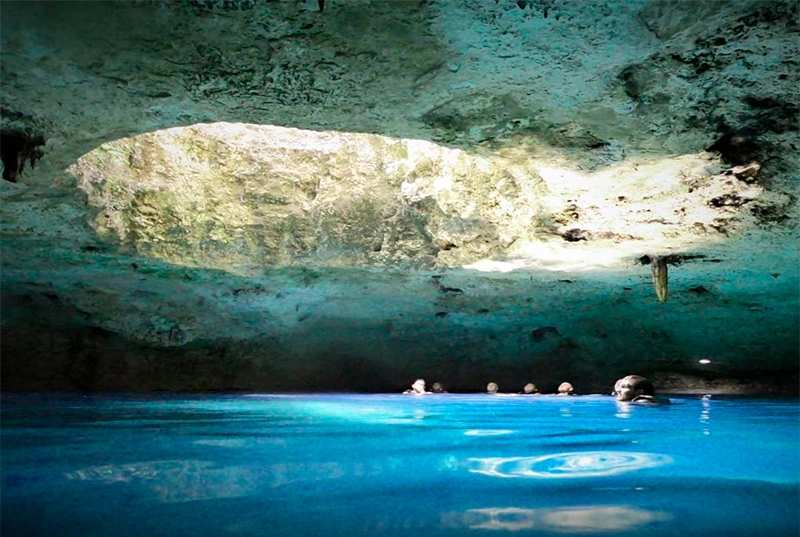 Aventuras en la Selva: ATV, Tirolesa y Cenotes con Cavernas