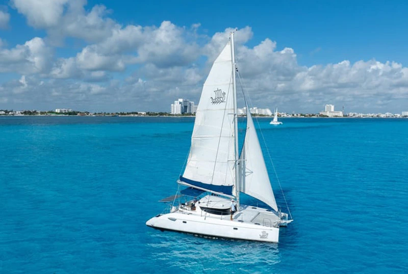 Jopa Isla Mujeres Aventura en Catamarán y Snorkeling en Cancun